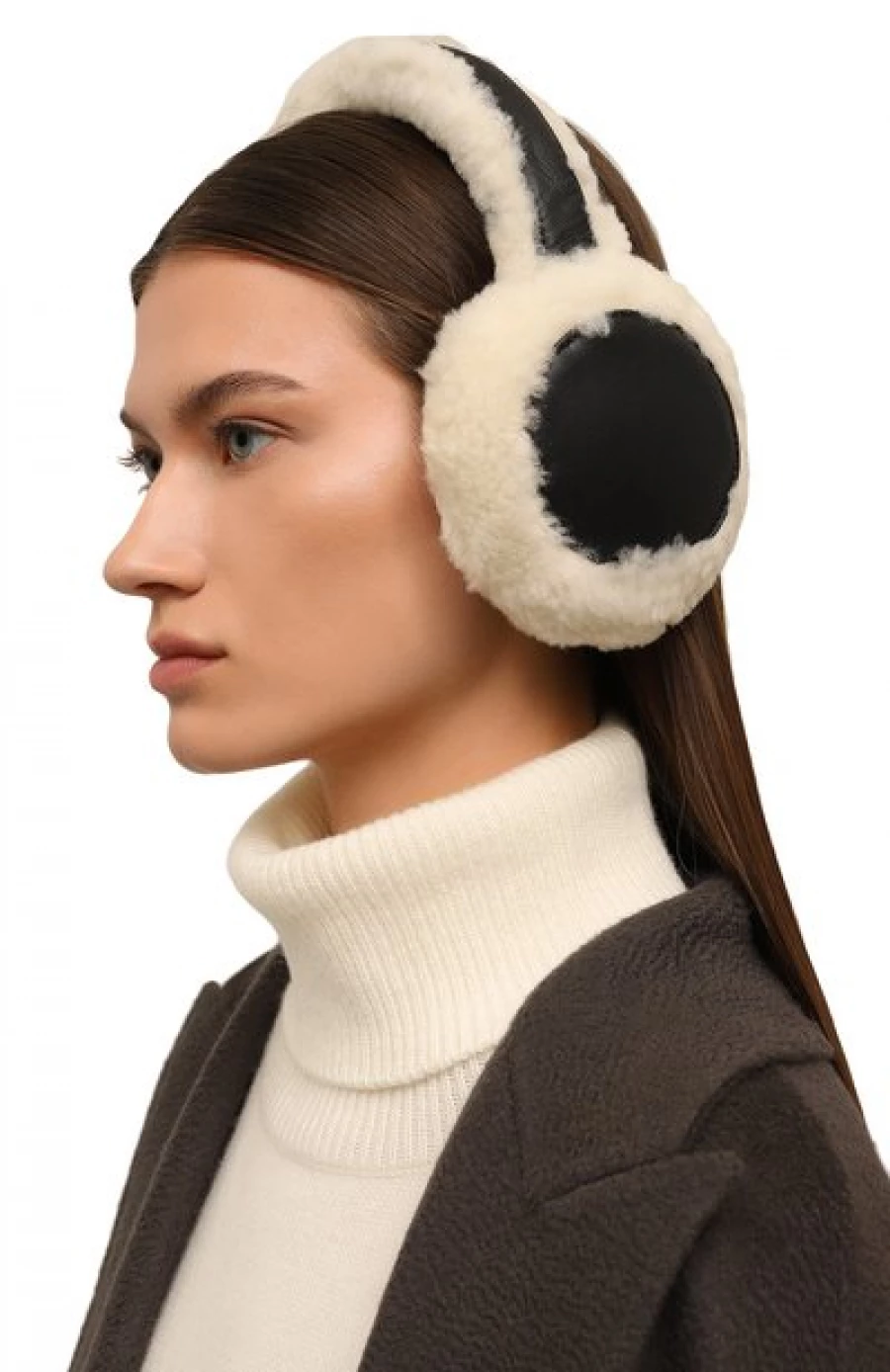 Меховые наушники из овчины, 21 050 рублей.