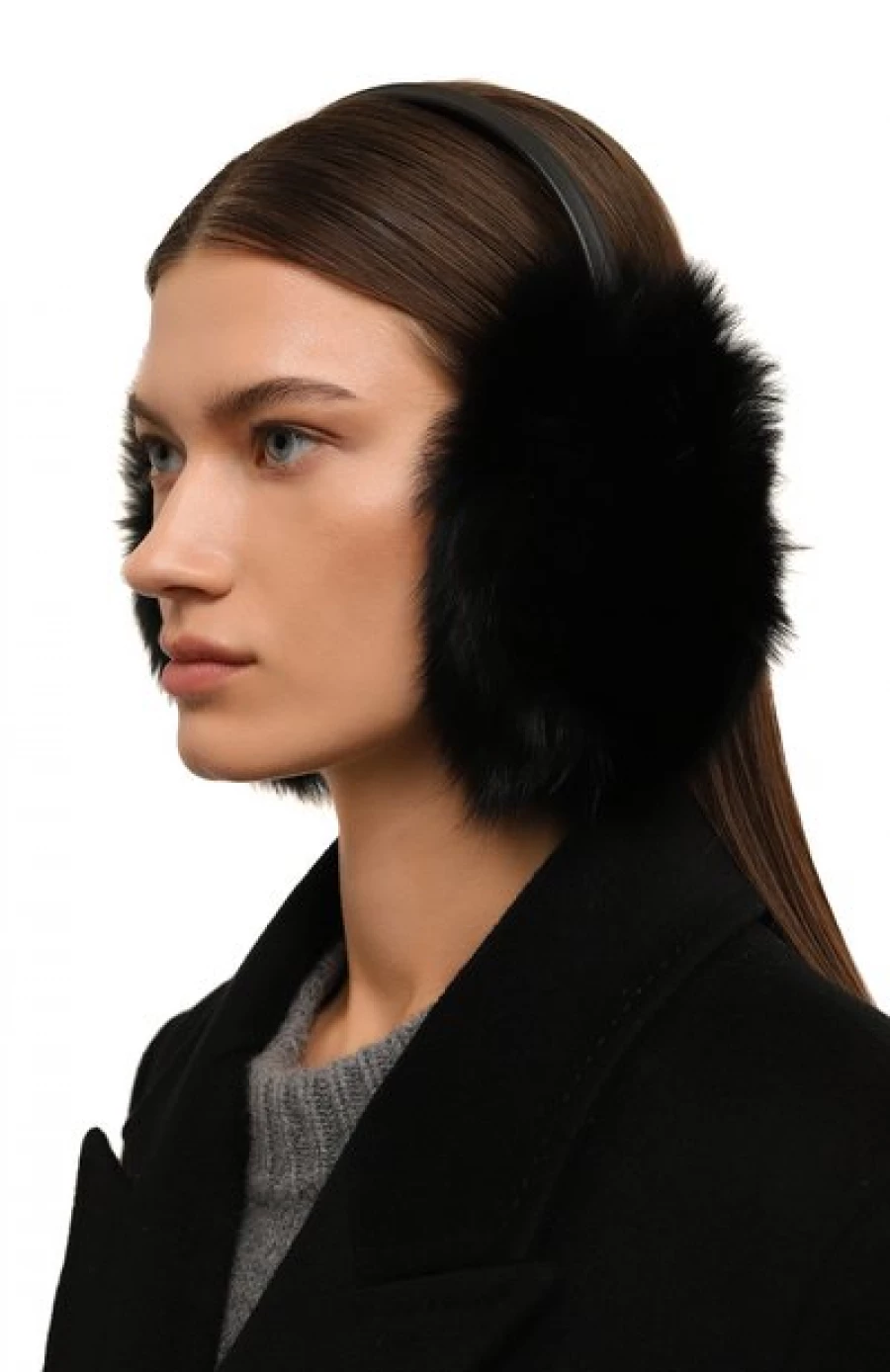 Меховые наушники из лисы, 28 100 рублей.