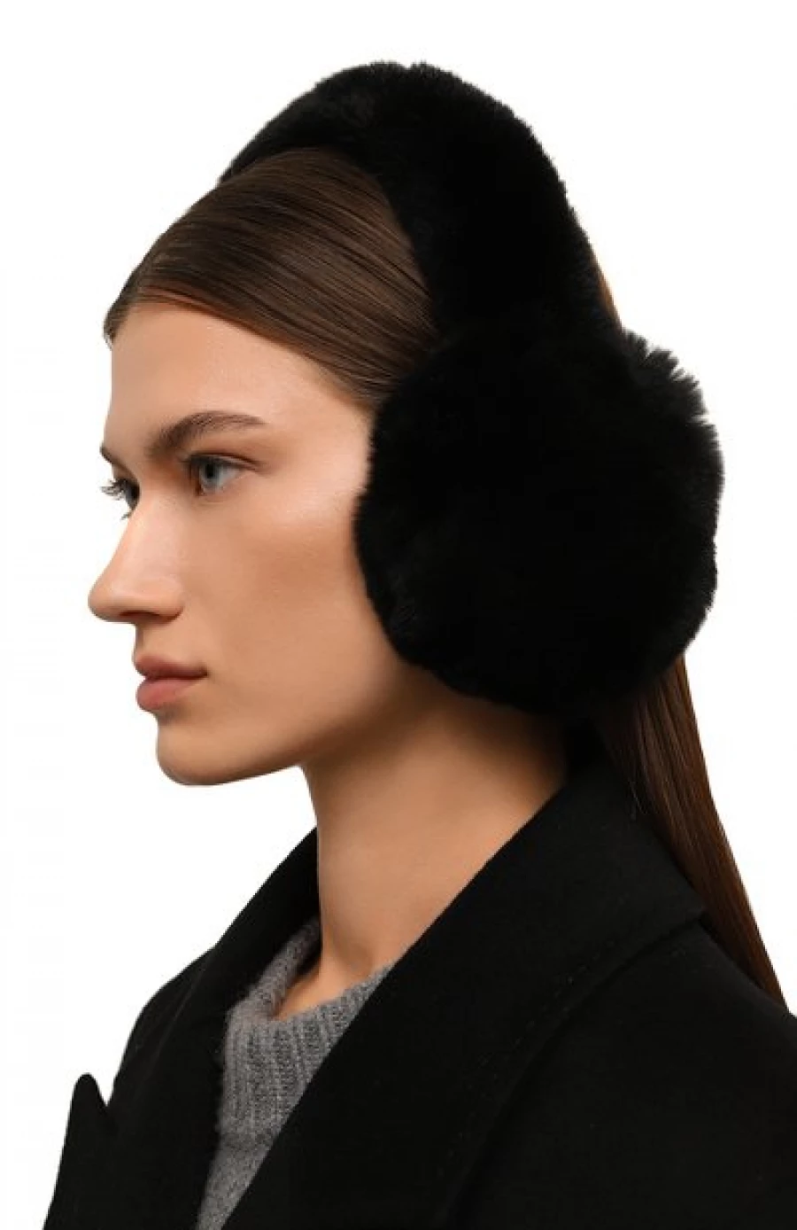 Меховые наушники из кролика, 19 500 рублей.