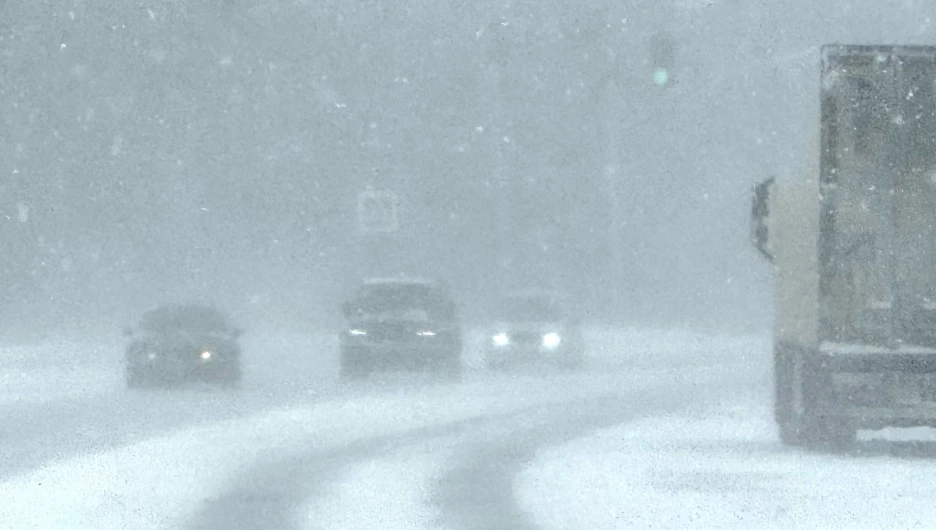 На трассе в метель.