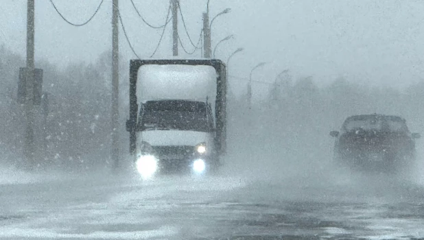 На трассе в метель.