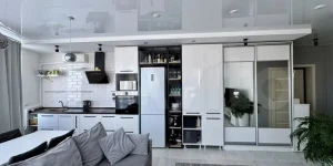 Квартира с террасой с видом на озеро в Барнауле.