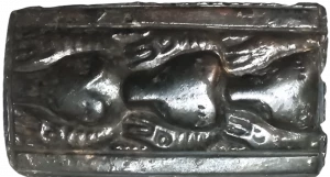 Найденная в Алтайском крае бронзовая бляха. 