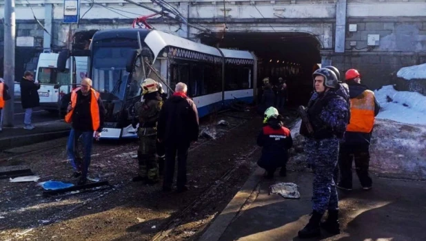 Место ДТП с двумя трамваями в Москве.