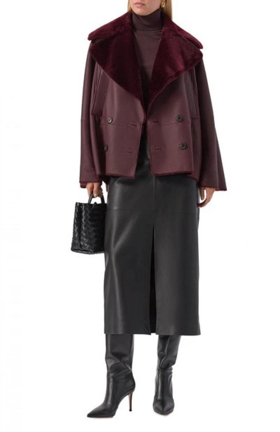 Дубленка из овчины, 598 500 рублей.