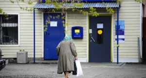 Бабушка, пенсионерка, пожилая женщина, «Почта России». 