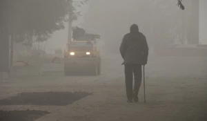 Туман, человек с ОВЗ, укладка асфальта, ремонт дорог. 