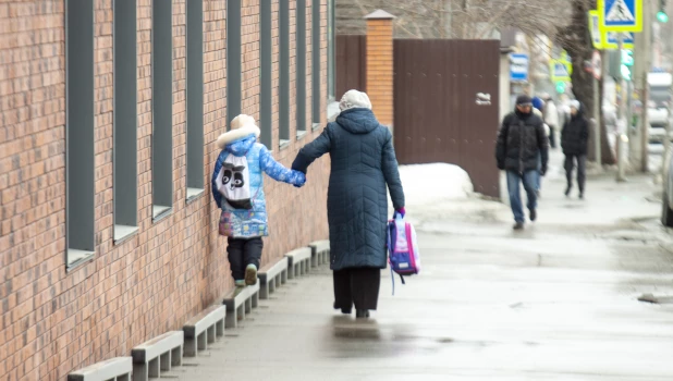 Ребенок и взрослый. 