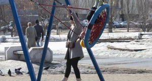 Детская площадка, качели. 