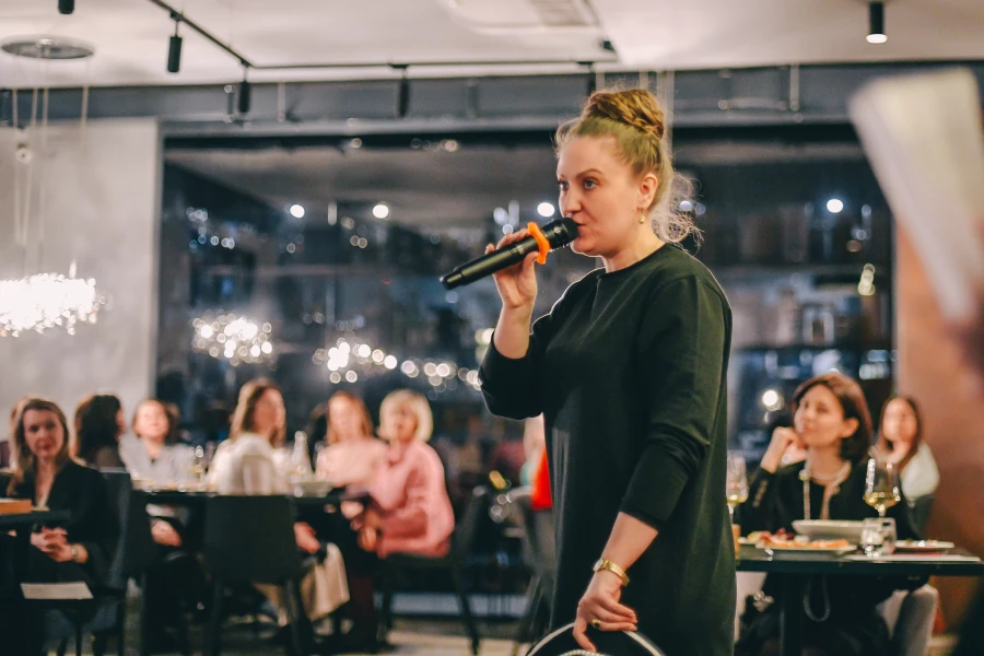 Презентация спектакля Алтайского государственного музыкального театра «Коко Шанель и ее мужчины» в ресторане-поэме «Живые души». 