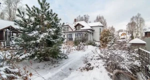 Элитный коттедж с интересной планировкой продается в Барнауле за 36,2 млн рублей.