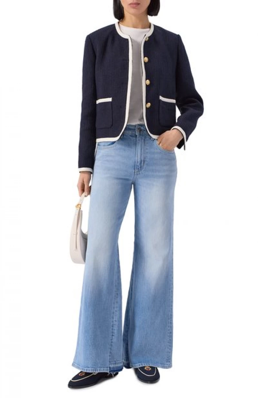 Джинсы на высокой посадке, 27 500 рублей.