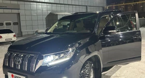 В барнауле продают Toyota Land Cruiser Prado.