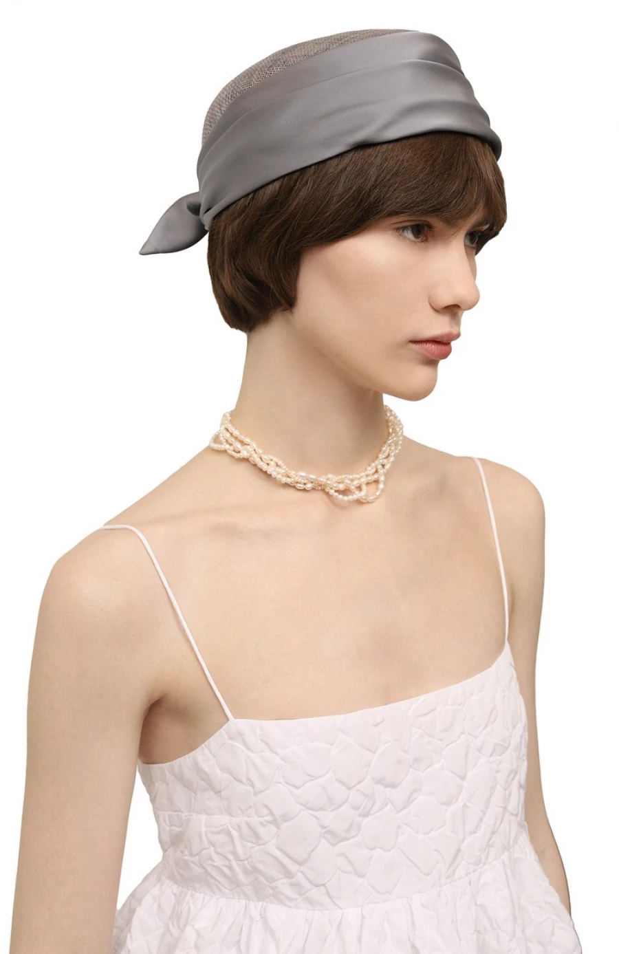 Шляпа-таблетка, 68 050 рублей.