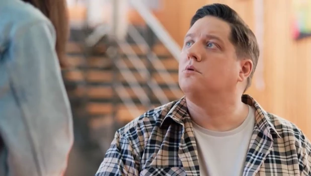 Роман Попов в сериале «Большой человек».