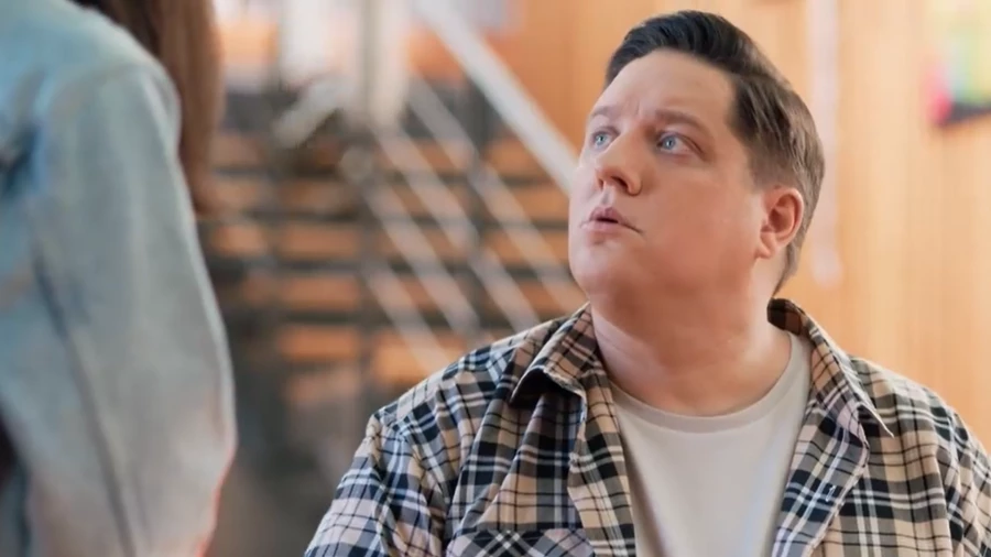 Роман Попов в сериале «Большой человек».