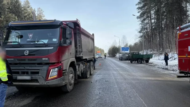 Авария с УАЗом и грузовиков на Алтае.