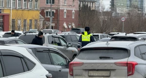 Парковка на площади Советов, 19 марта 2026 год. 