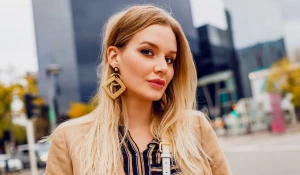 Крупные серьги.