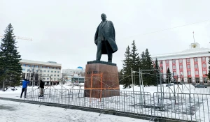 Памятник Ленину.