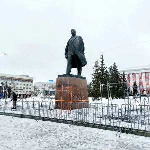 Памятник Ленину.