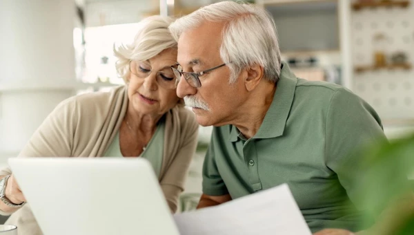 Пенсионеры.