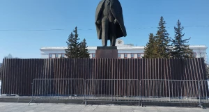 Реставрация памятника Ленину.
