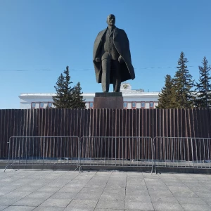Реставрация памятника Ленину.
