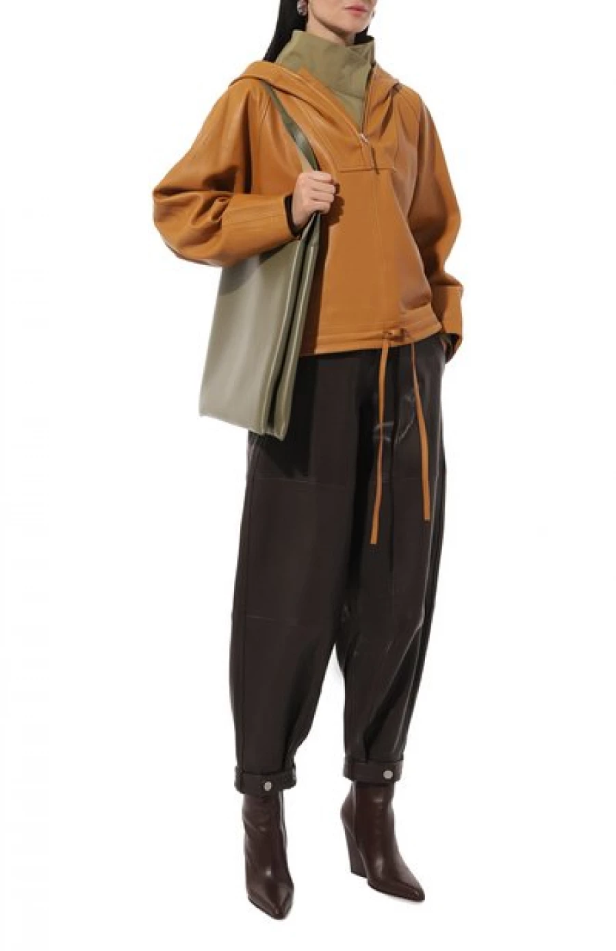 Кожаный анорак, 175 500 рублей.