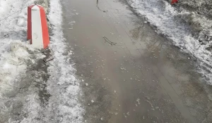 Лужа-тротуар.