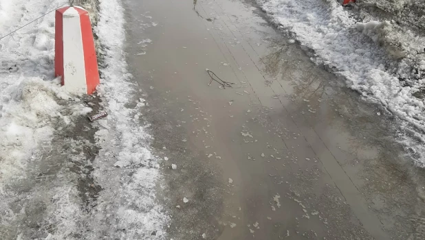 Лужа-тротуар.