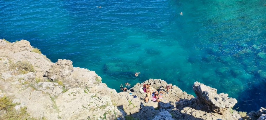  Море, пляж, скалы. 