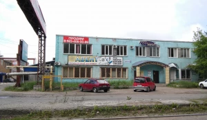 В Бийске выставили на торги здание с разрушенной крышей 
