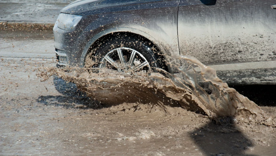 Лужи на ул. Ядринцева.