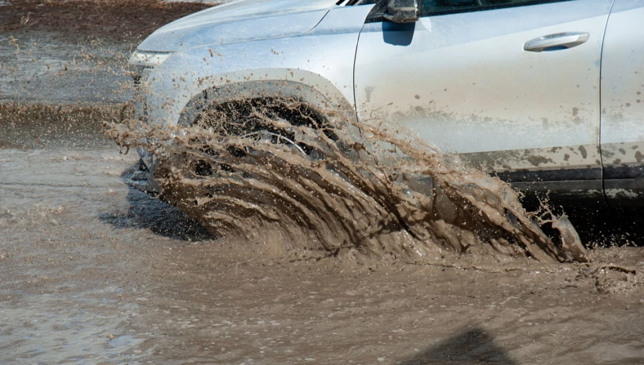 Лужи на ул. Ядринцева.