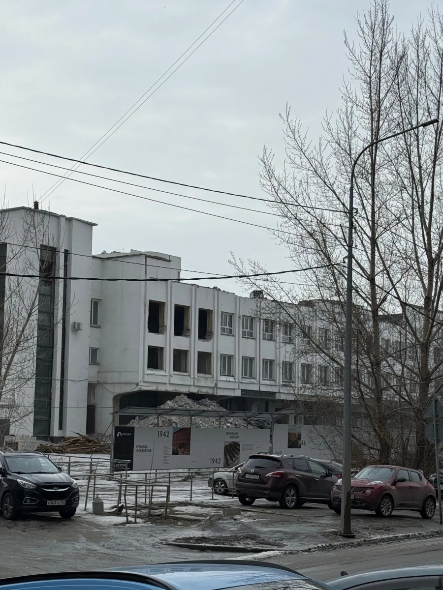 Здание «Оперы» в Барнауле.