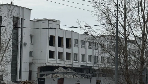 Здание «Оперы» в Барнауле.