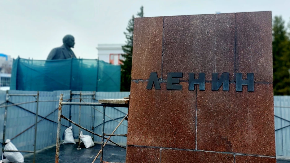 Реставрация памятника Ленину на площади Советов.