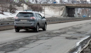 Ямы возле Нового моста в Барнауле.