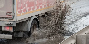 Ямы возле Нового моста в Барнауле.