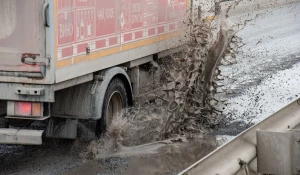 Ямы возле Нового моста в Барнауле.