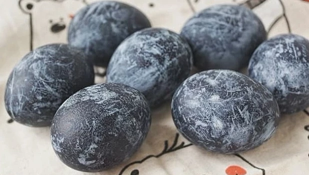 Яйца, покрашенные чаем каркаде. Пасха. Покраска яиц.