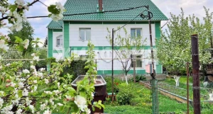 В Барнауле продают коттедж за 19 млн рублей.