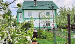 В Барнауле продают коттедж за 19 млн рублей.