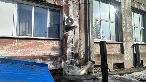 В Рубцовске лопнула стена пед.колледжа