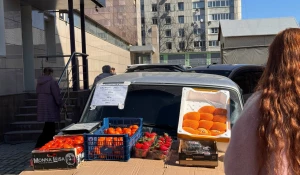 Уличная фруктовая торговля. 