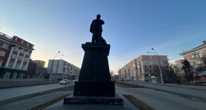 Памятник В. И. Ленину на площади Ленина в Барнауле.