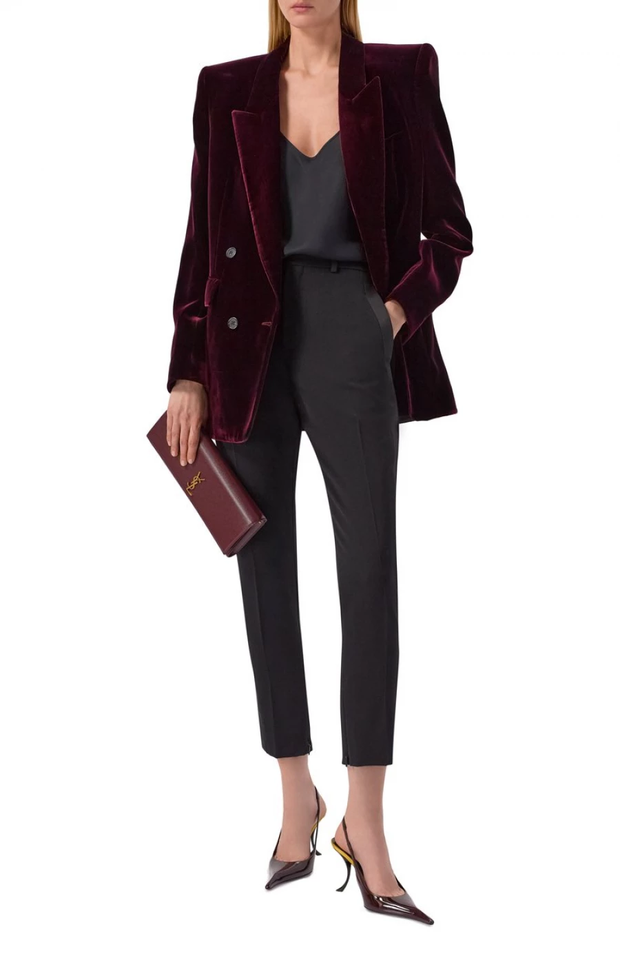 Бархатный жакет, 414 000 рублей.