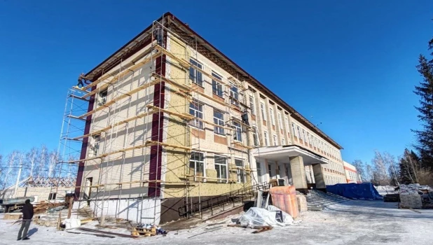 Продолжается капитальный ремонт школ в Алтайском крае.