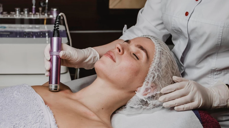 Косметолог.